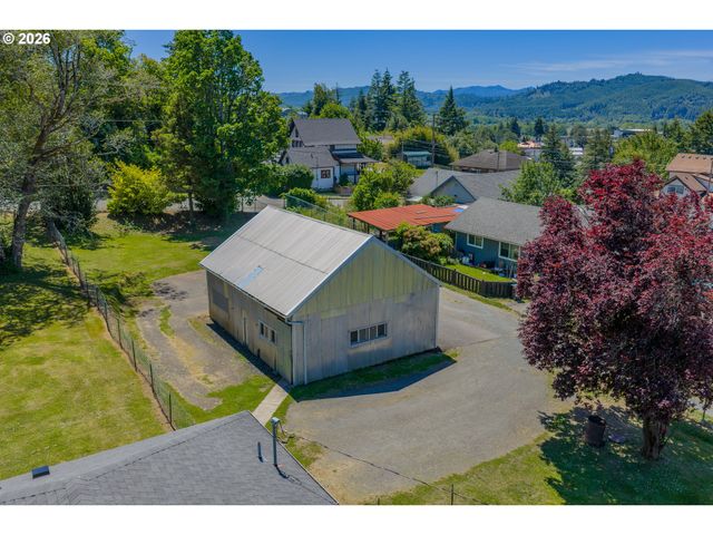 1228 SPRUCE St, Myrtle Point, OR 97458