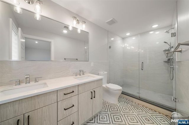 43 Henry Avenue 2FL, Palisades Park, NJ 07650