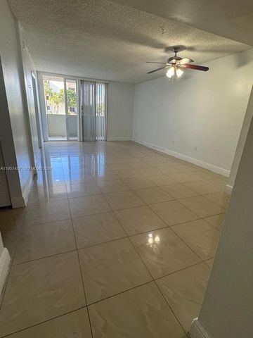 10000 NW 80th Ct 2261, Hialeah Gardens, FL 33016