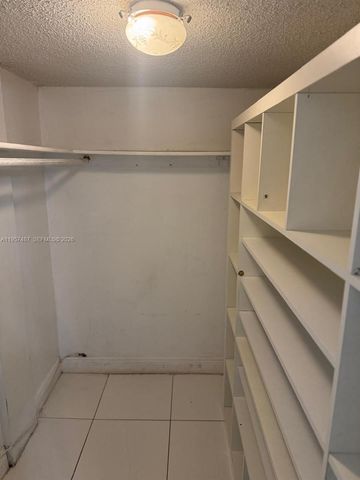 10000 NW 80th Ct 2261, Hialeah Gardens, FL 33016