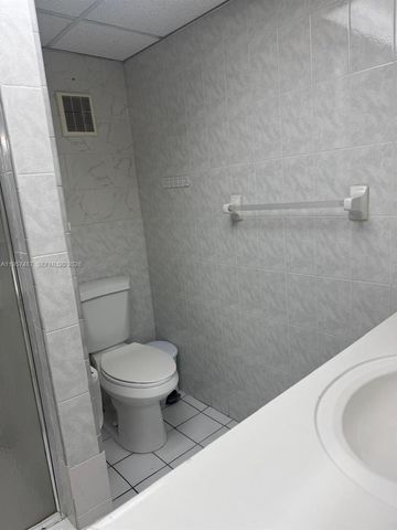 10000 NW 80th Ct 2261, Hialeah Gardens, FL 33016