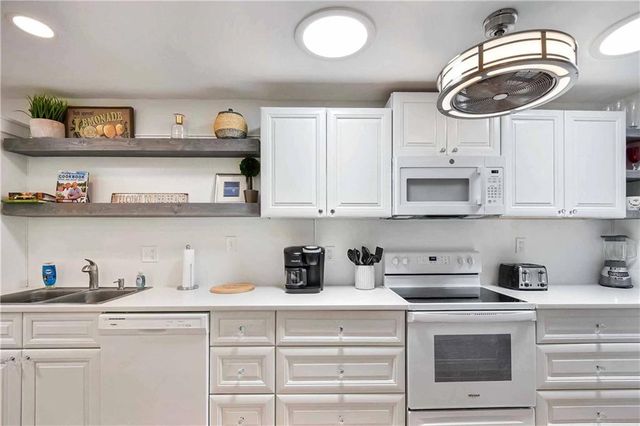 850 Mallery Street, E12, St. Simons Island, GA 31522