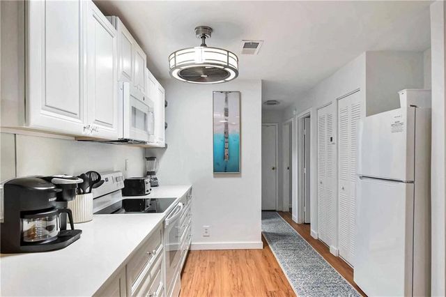850 Mallery Street, E12, St. Simons Island, GA 31522