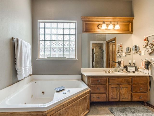1817 Olde Depot Drive, Edmond, OK 73034