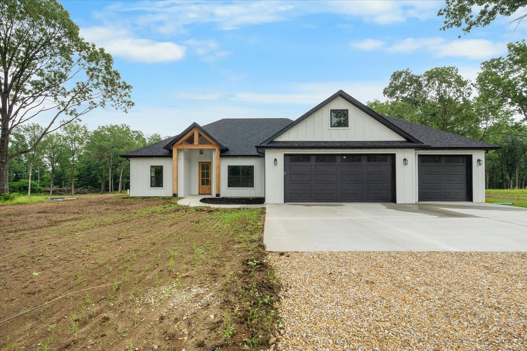 7058 COUNTY RD. 409, Fulton, MO 65251