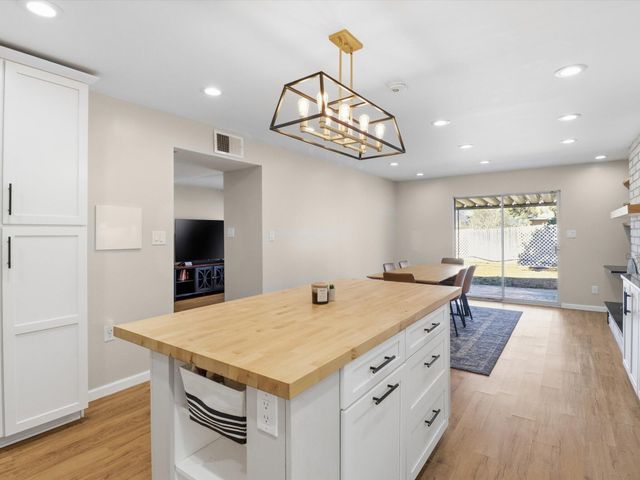 6405 Avenida La Costa NE, Albuquerque, NM 87109