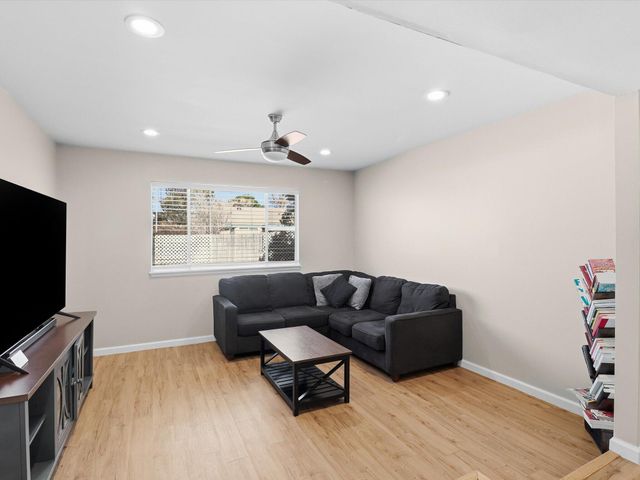 6405 Avenida La Costa NE, Albuquerque, NM 87109