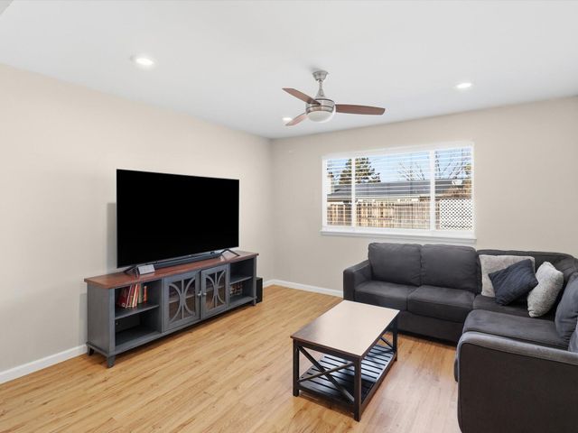 6405 Avenida La Costa NE, Albuquerque, NM 87109