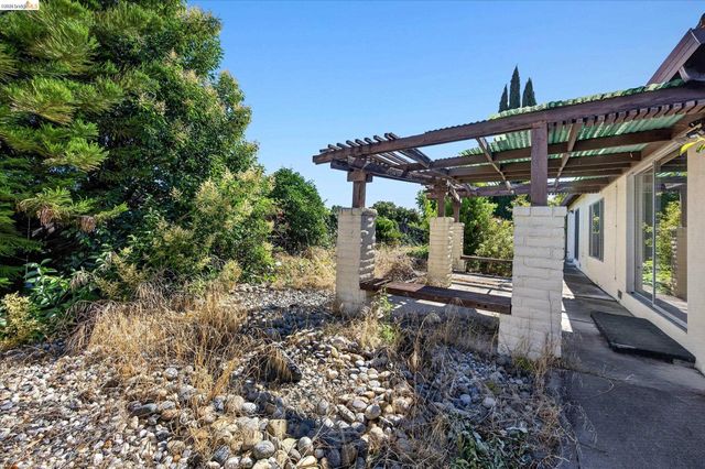 1857 Heatherwood Dr, Pittsburg, CA 94565