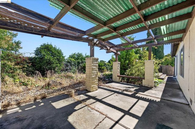 1857 Heatherwood Dr, Pittsburg, CA 94565