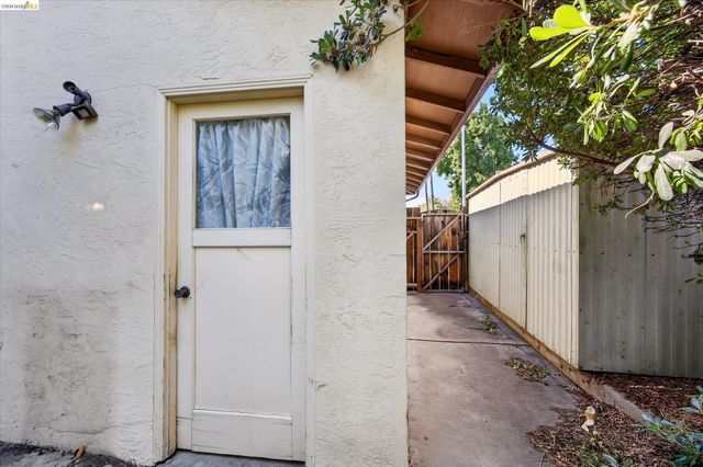 1857 Heatherwood Dr, Pittsburg, CA 94565