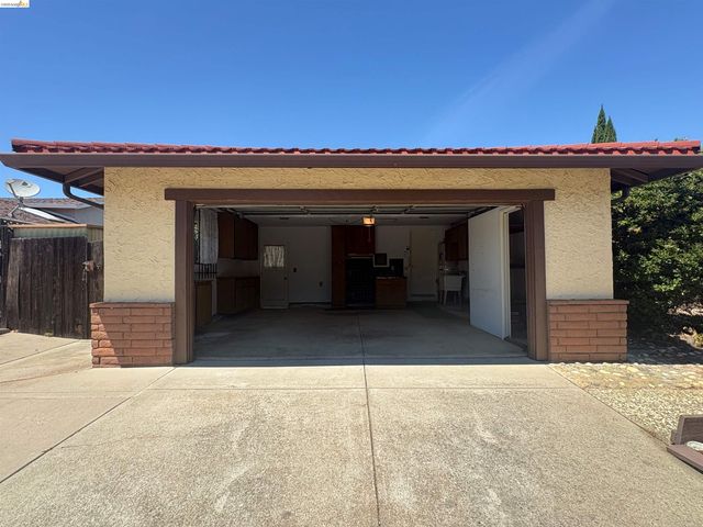 1857 Heatherwood Dr, Pittsburg, CA 94565
