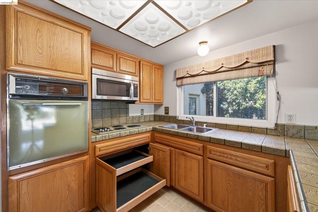 1857 Heatherwood Dr, Pittsburg, CA 94565