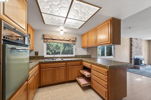 1857 Heatherwood Dr, Pittsburg, CA 94565