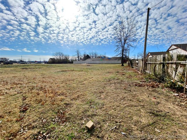 727 E 21st Street, Okmulgee, OK 74447