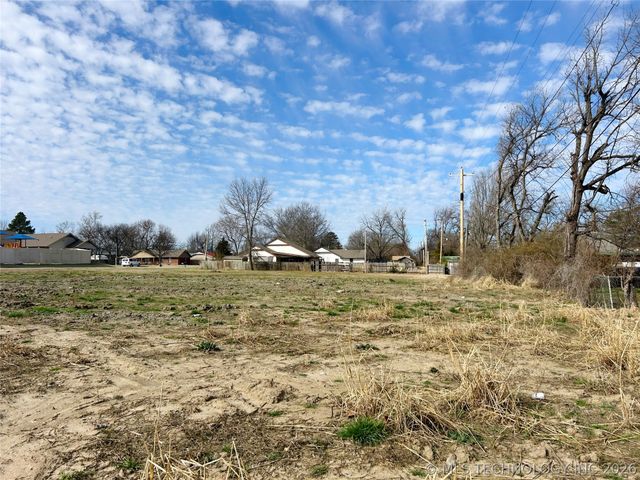 727 E 21st Street, Okmulgee, OK 74447
