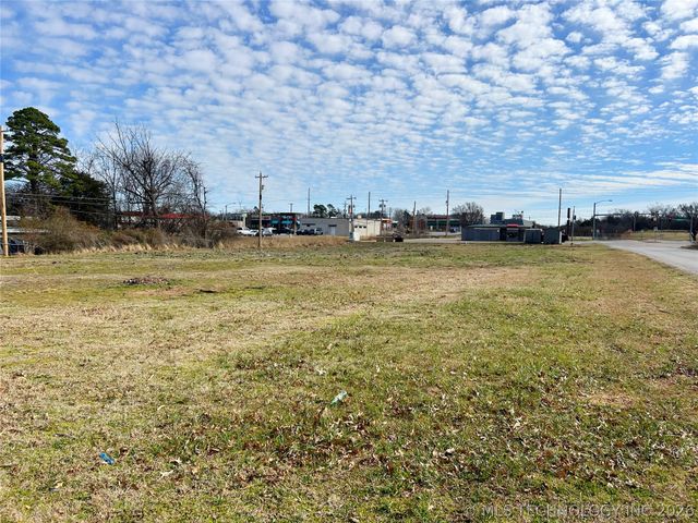 727 E 21st Street, Okmulgee, OK 74447