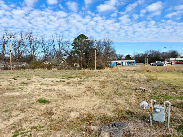 727 E 21st Street, Okmulgee, OK 74447