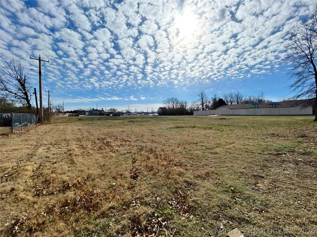 727 E 21st Street, Okmulgee, OK 74447