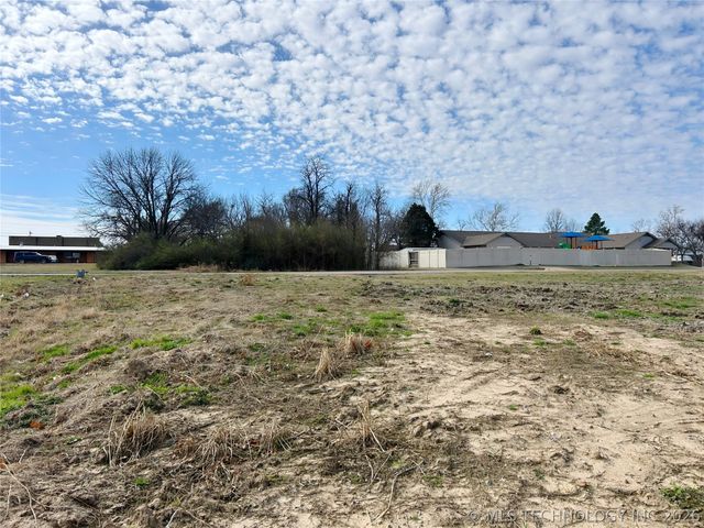 727 E 21st Street, Okmulgee, OK 74447
