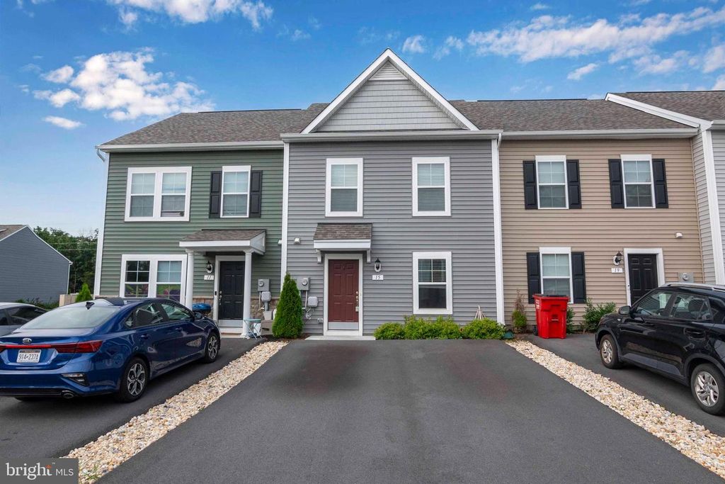 15 PITCH PINE CT, Bunker Hill, WV 25413