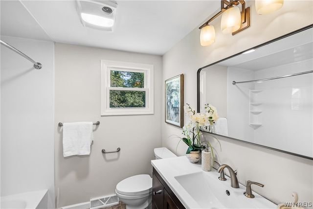 5469 South Freeman Road, Orchard Park, NY 14127