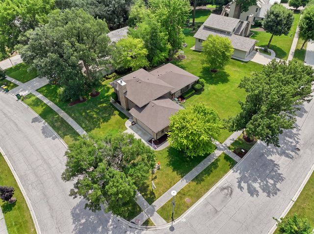 800 Ravinia Drive, Shorewood, IL 60404