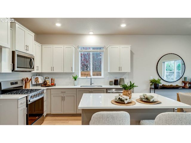 2170 36th Ave, Forest Grove, OR 97116