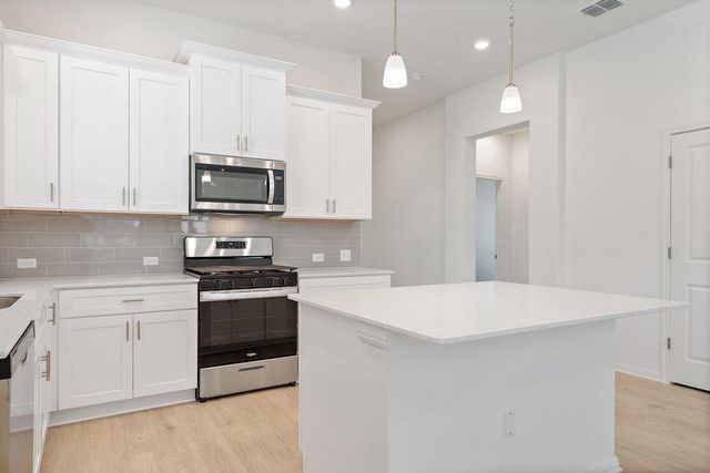 267 Tenny LN, Kyle, TX 78640