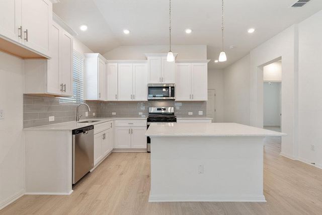 267 Tenny LN, Kyle, TX 78640