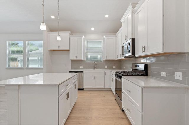 267 Tenny LN, Kyle, TX 78640