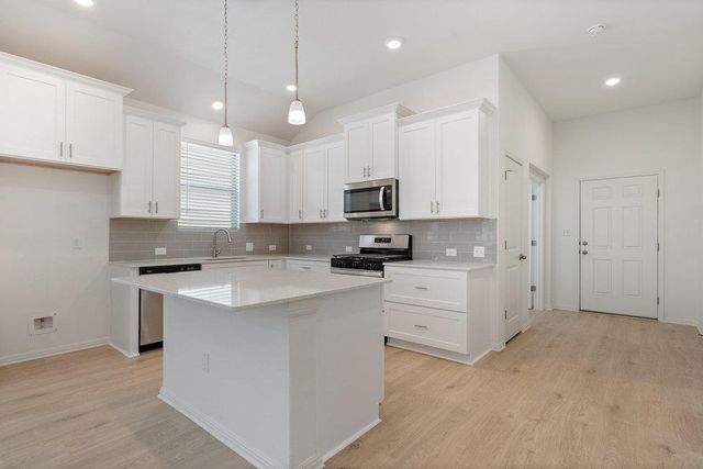 267 Tenny LN, Kyle, TX 78640