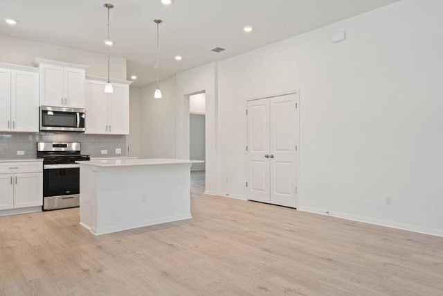 267 Tenny LN, Kyle, TX 78640