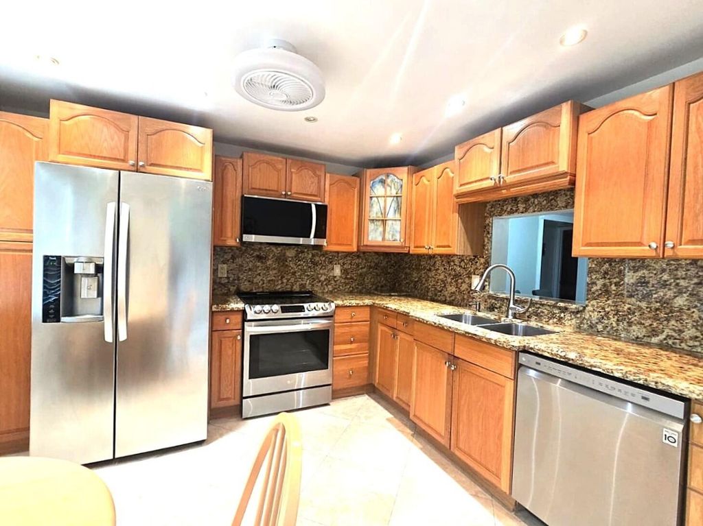 2402 Antigua Circle E3, Coconut Creek, FL 33066