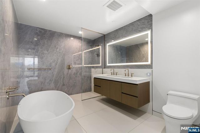 320 Adolphus Avenue 604, Cliffside Park, NJ 07010