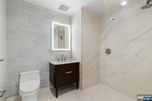 320 Adolphus Avenue 604, Cliffside Park, NJ 07010