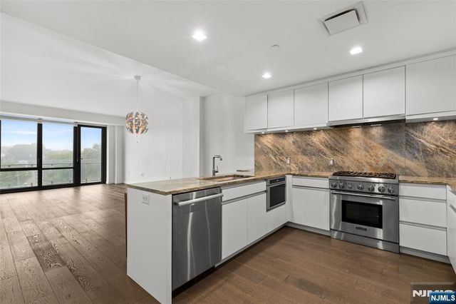 320 Adolphus Avenue 604, Cliffside Park, NJ 07010