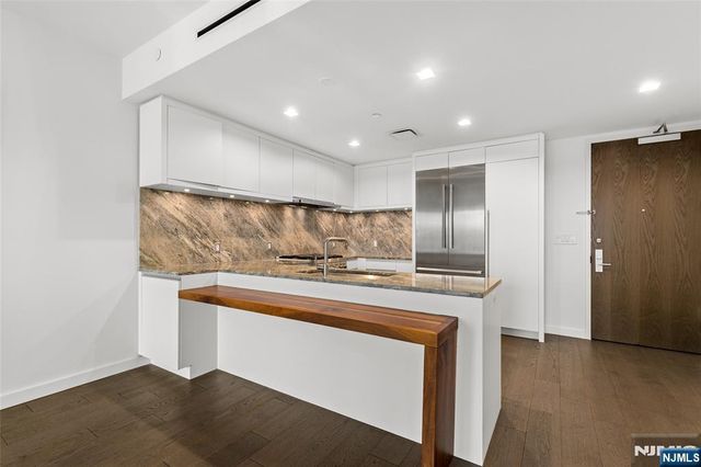 320 Adolphus Avenue 604, Cliffside Park, NJ 07010