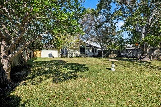 11019 31st Avenue N, Texas City, TX 77591