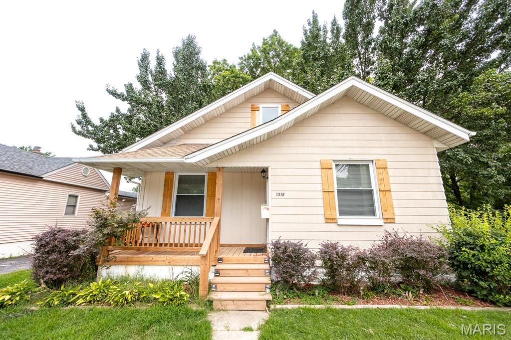 1318 Lebanon Avenue, Belleville, IL 62221