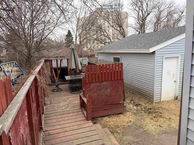 106 9th Ave SE, Minot, ND 58701