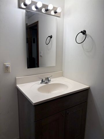 106 9th Ave SE, Minot, ND 58701