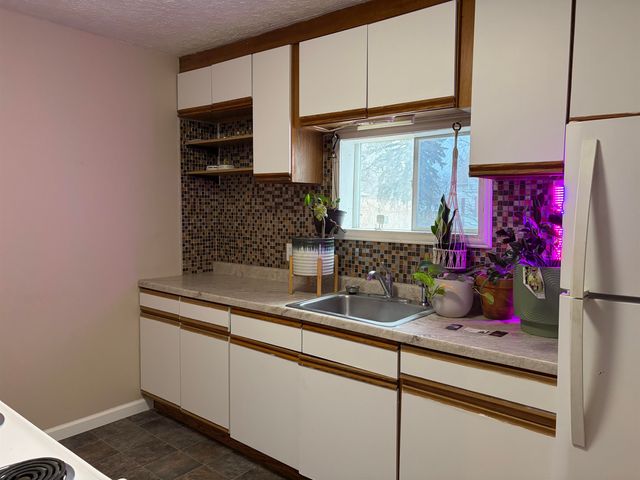 106 9th Ave SE, Minot, ND 58701