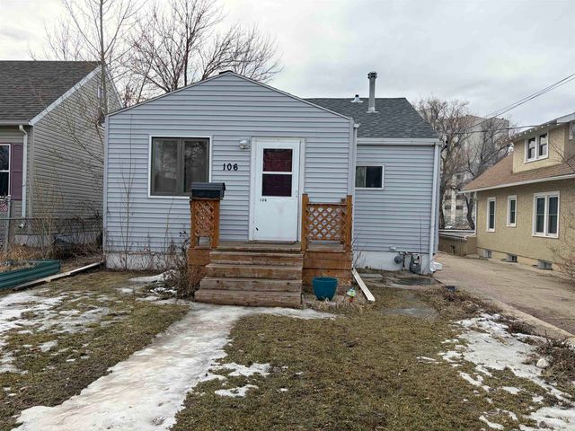106 9th Ave SE, Minot, ND 58701
