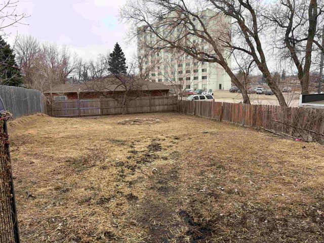 106 9th Ave SE, Minot, ND 58701