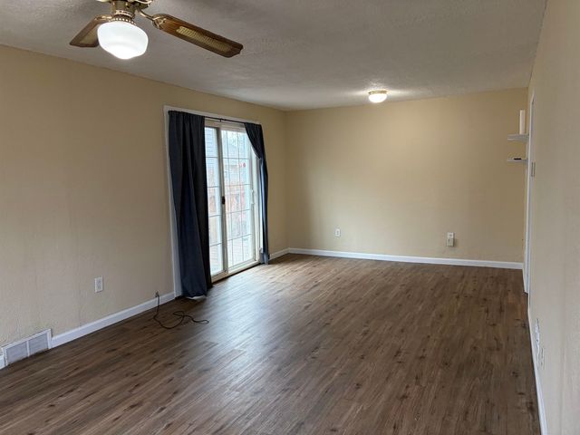 106 9th Ave SE, Minot, ND 58701