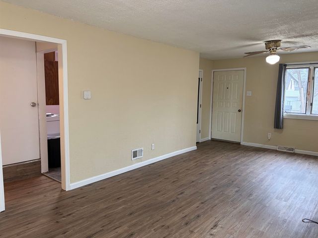 106 9th Ave SE, Minot, ND 58701