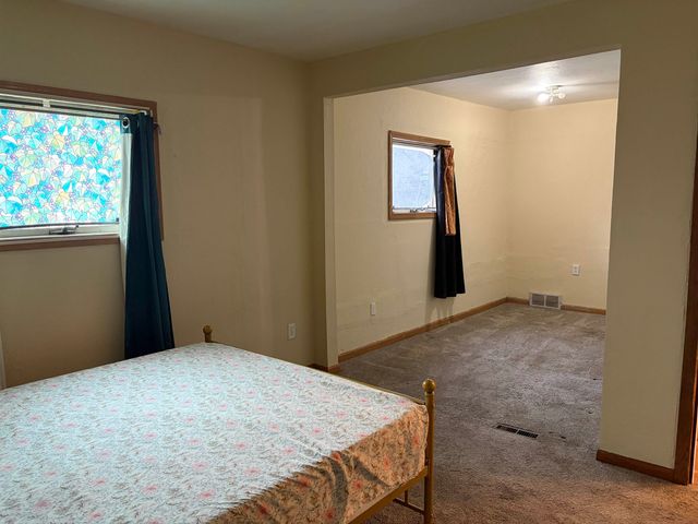 106 9th Ave SE, Minot, ND 58701