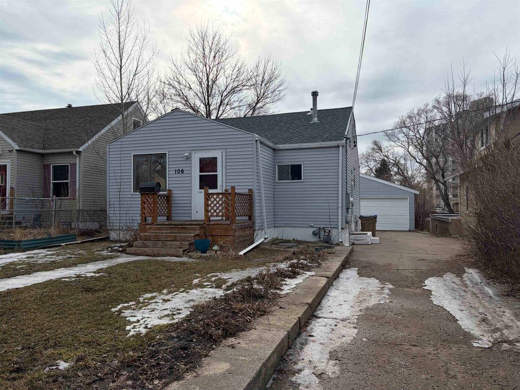 106 9th Ave SE, Minot, ND 58701