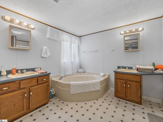 360 Geddis Road, Inman, SC 29349